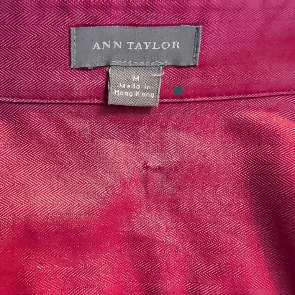 Ann Taylor Women's Button Up Fitted Blouse Fushcia Size‎ M Long Sleeve